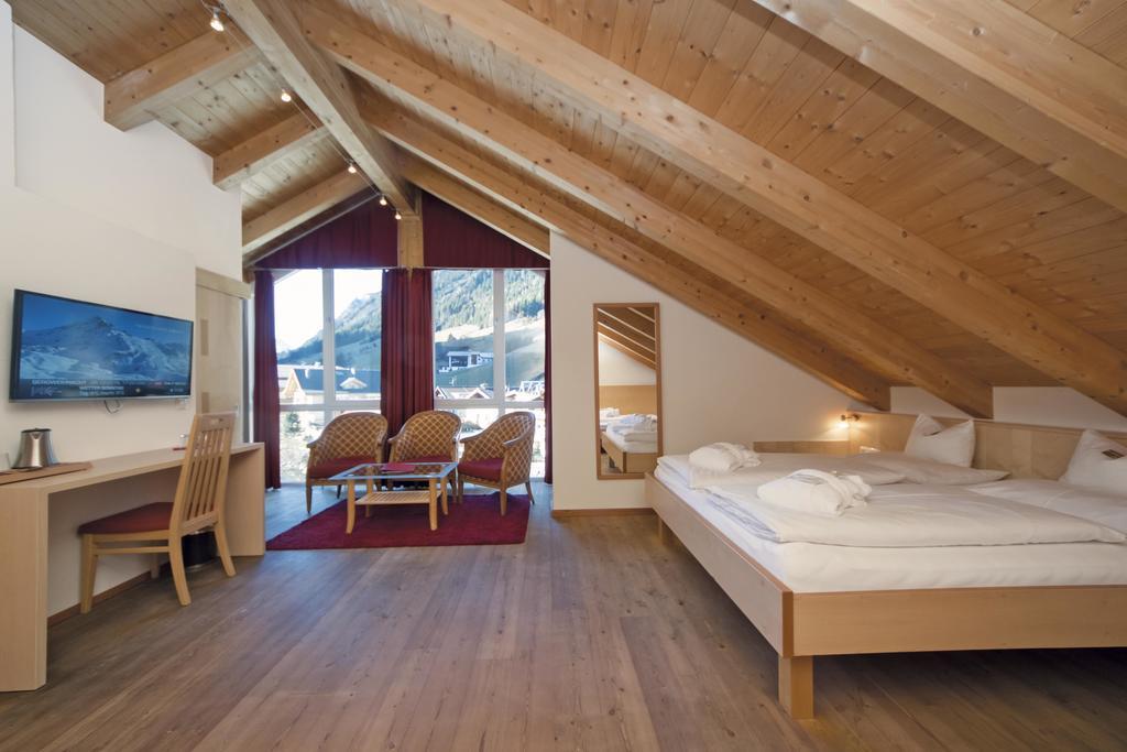 Hotel Garni Passeier Ischgl Buitenkant foto